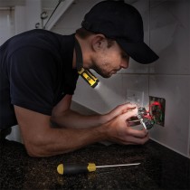 Latarka LED 300 lumenów - latarka warsztatowa na szyję CAT CT7105