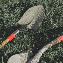 Szpadel z ostrą łyżką CAT J-Series D-Handle Round Point